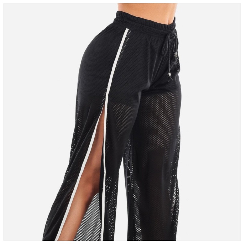 Black Sporty Flyaway Short Vented Leg Pants Summer Fun Swim Cover NWT Size M